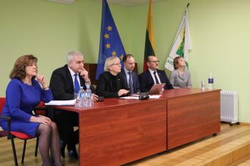 Taikos balandžiai iš Seimo: „Nesipykite“