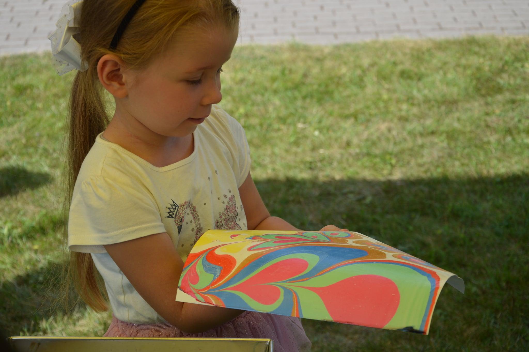 Edukacija – piešimas ant vandens.