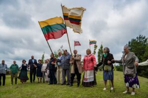 Baltijos kelio dienos minėjimo dalyviai Lazdijų krašte
