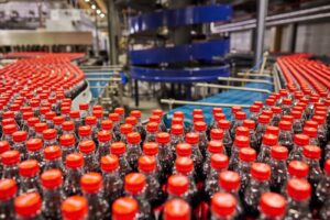 „Coca-Cola HBC“ gėrimų gamybos linija